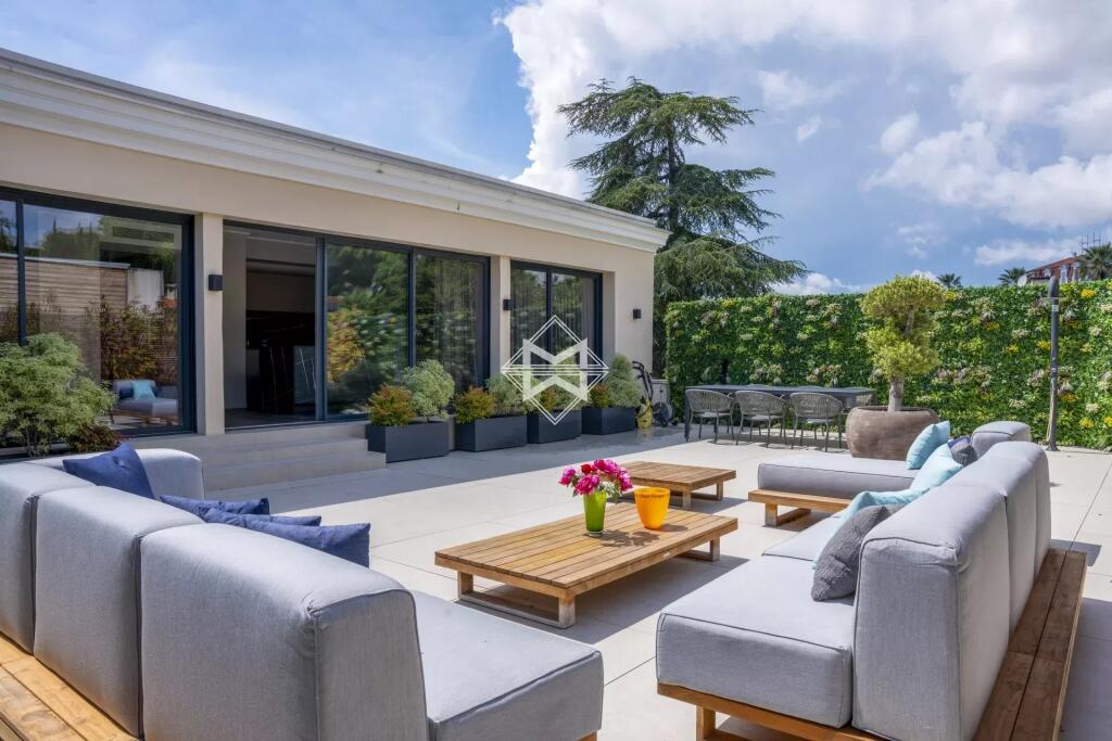 Main image of property: Provence-Alps-Cote d`Azur, Alpes-Maritimes, Cannes