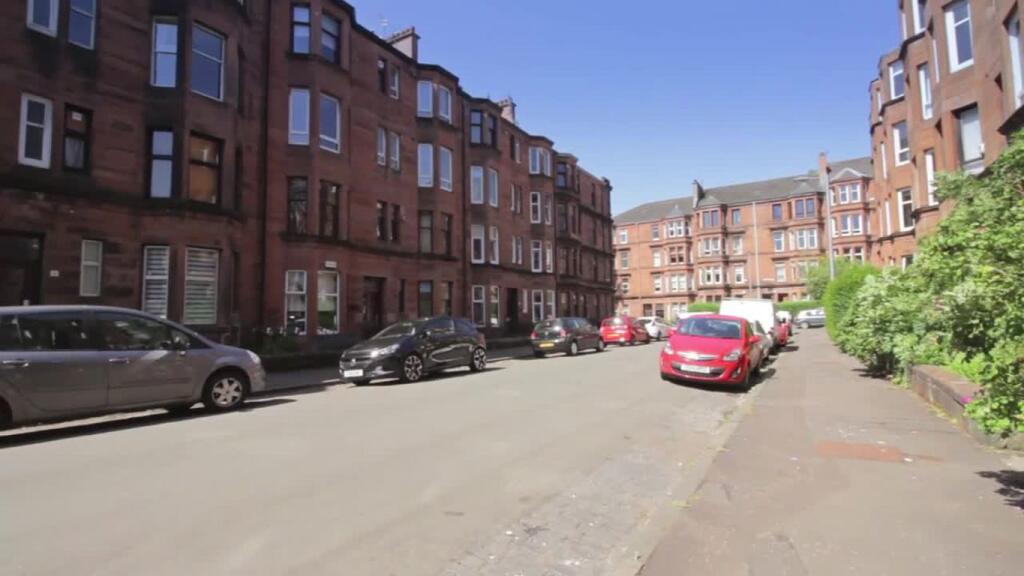 Main image of property: Spacious 1 Bed @ Kennoway Dr, G11