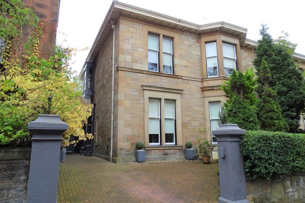Main image of property: Spacious furnished 2 1/2 bed on Fergus Drive, G20.