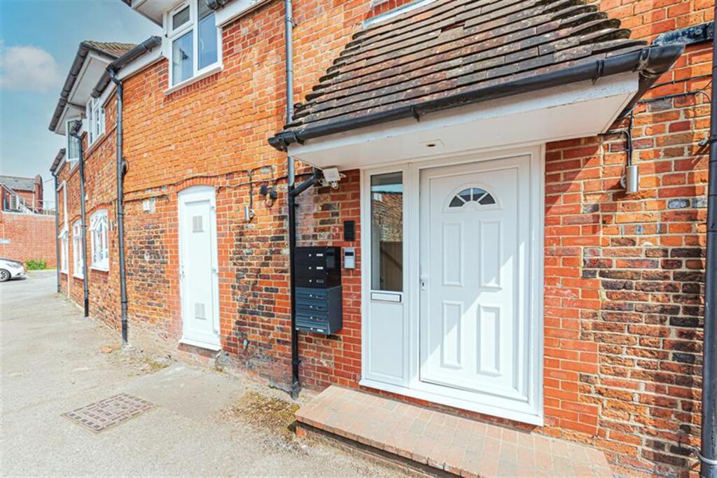 Main image of property: Broad Street Walk, Wokingham, RG40