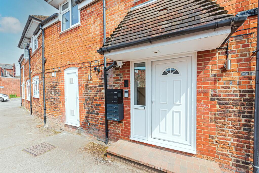 Main image of property: Broad Street Walk, Wokingham, RG40
