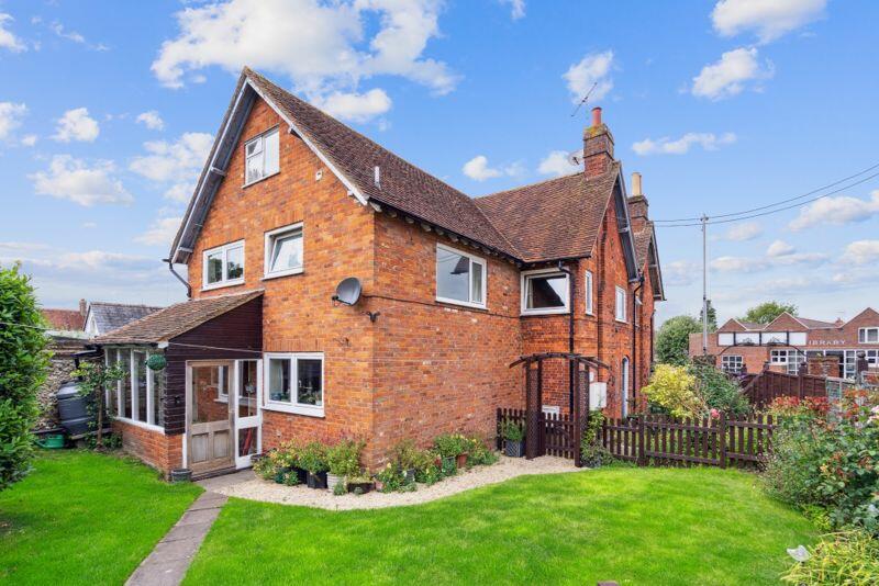2 bedroom semidetached house for sale in Princes Risborough, HP27