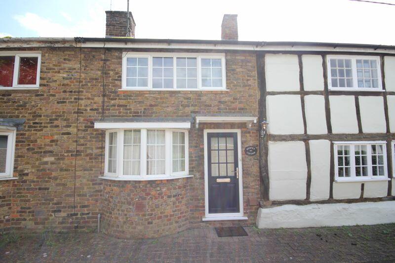 2 bedroom cottage for rent in Longwick, HP27