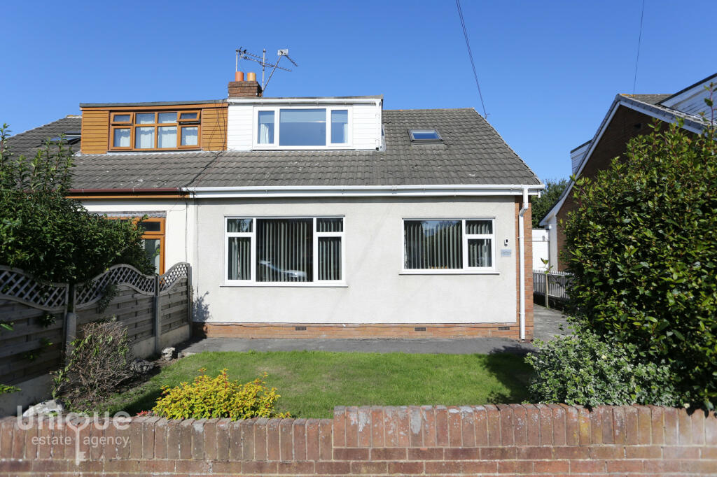 4 bedroom bungalow for sale in Dover Gardens, Carleton, Poultonle