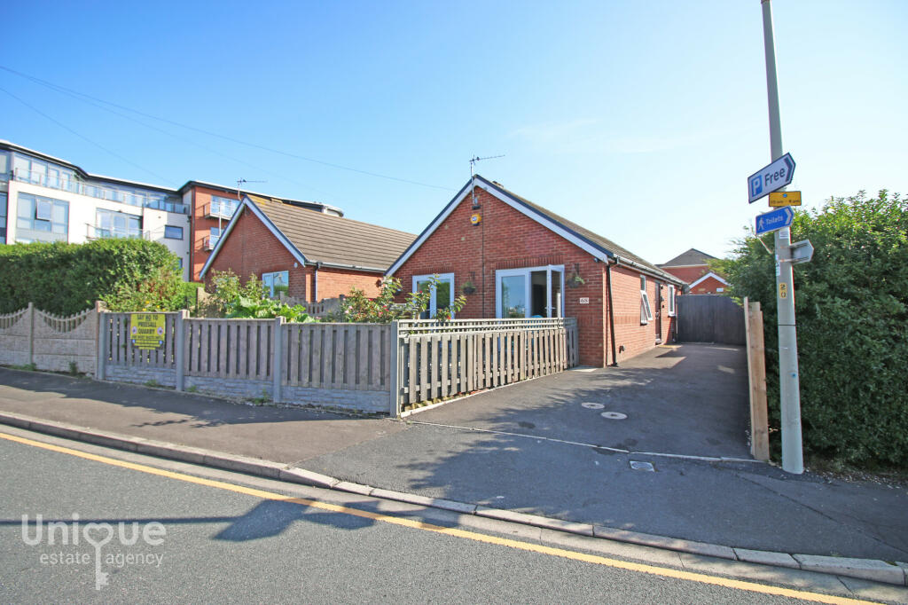 2 bedroom bungalow for sale in Quail Holme Road, Knott End, PoultonleFylde, FY6