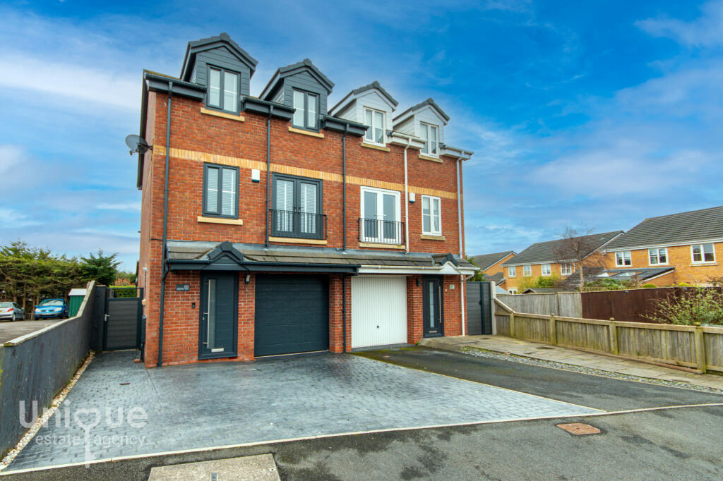 4 bedroom semidetached house for sale in Westby Way, PoultonleFylde, FY6