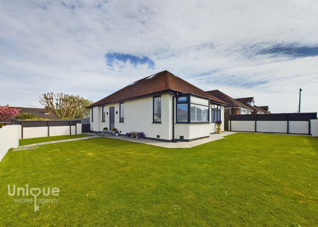 4 bedroom bungalow for sale in Willow Drive, PoultonleFylde, FY6