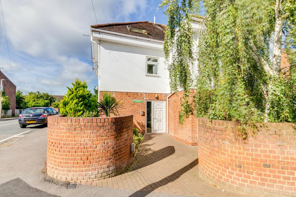 1 bedroom ground floor flat for sale in Stanstead Road, Hoddesdon, EN11