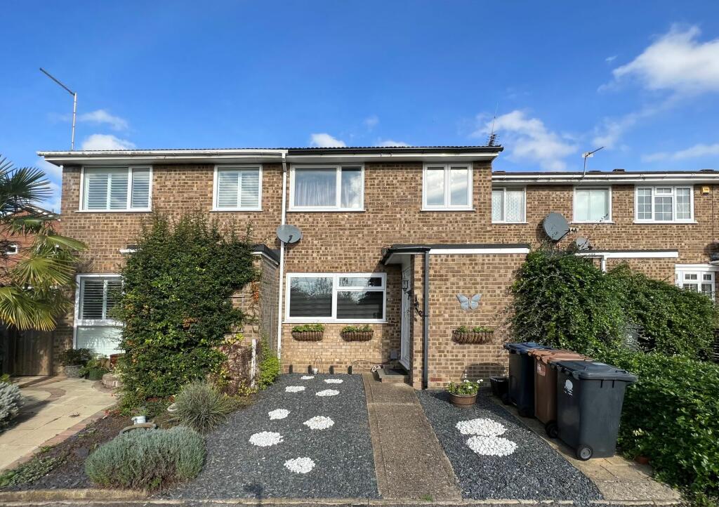 3 bedroom terraced house for sale in Trapstyle Road, Ware, SG12