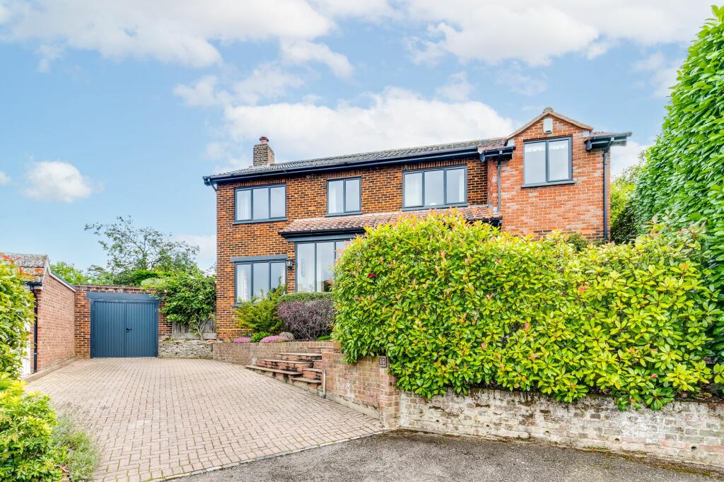 4 bedroom detached house for sale in Widbury Gardens, Ware, SG12