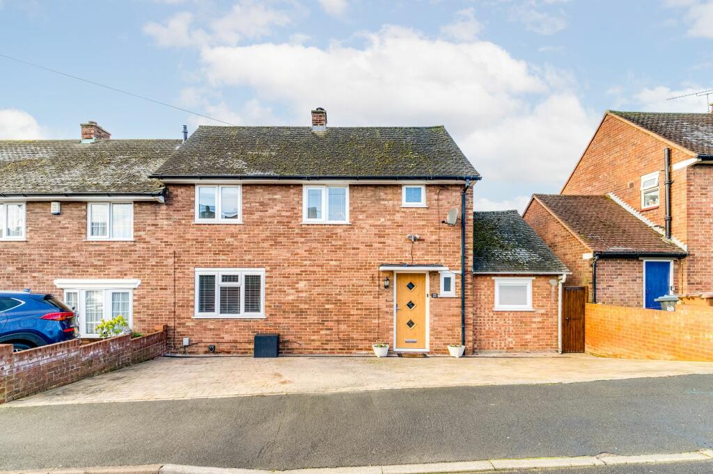 3 bedroom semidetached house for sale in Woodcroft Avenue, Stanstead Abbotts, SG12