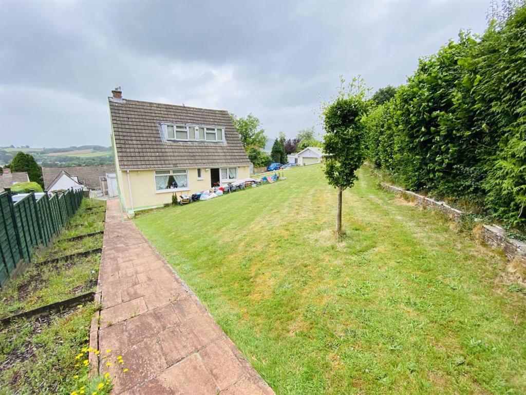 2 bedroom bungalow for sale in Cefn Rise, Rogerstone, Newport, NP10