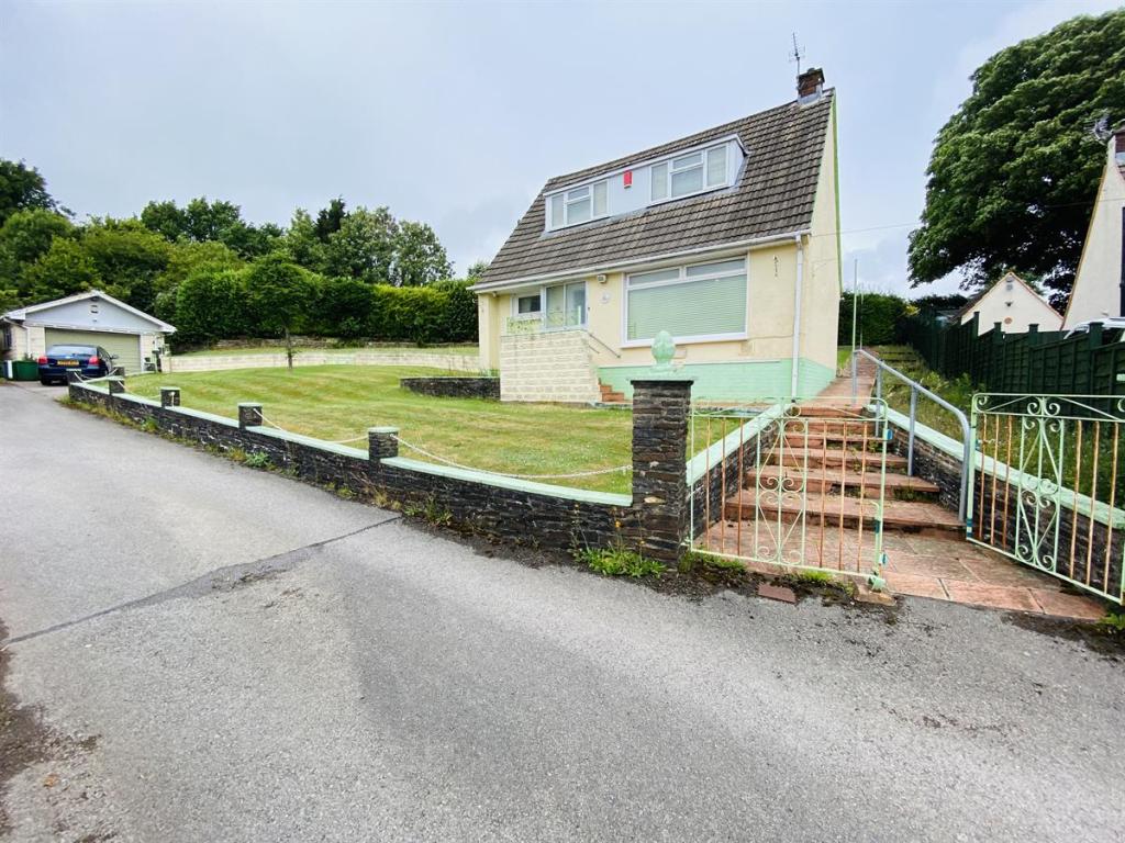 2 bedroom bungalow for sale in Cefn Rise, Rogerstone, Newport, NP10