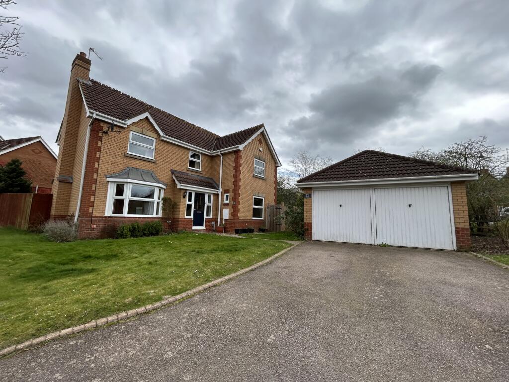 4 bedroom detached house for rent in The Choakles, Northampton, NN4