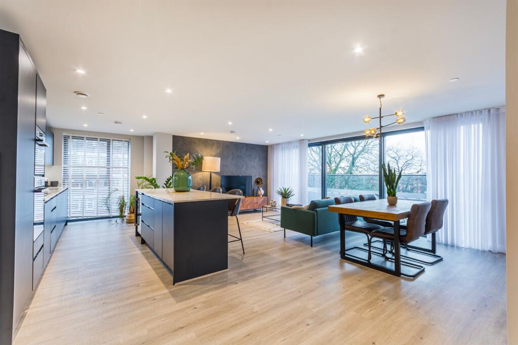 Main image of property: Wilford Lane, West Bridgford, Nottingham, Nottinghamshire, NG2 7ZZ