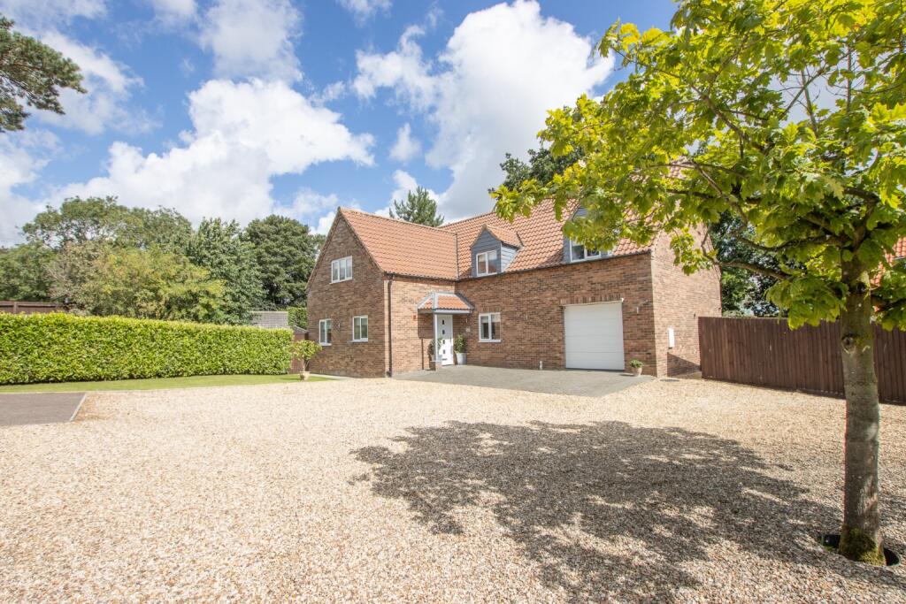 4 bedroom detached house for sale in Bridge Close, Fakenham, NR21