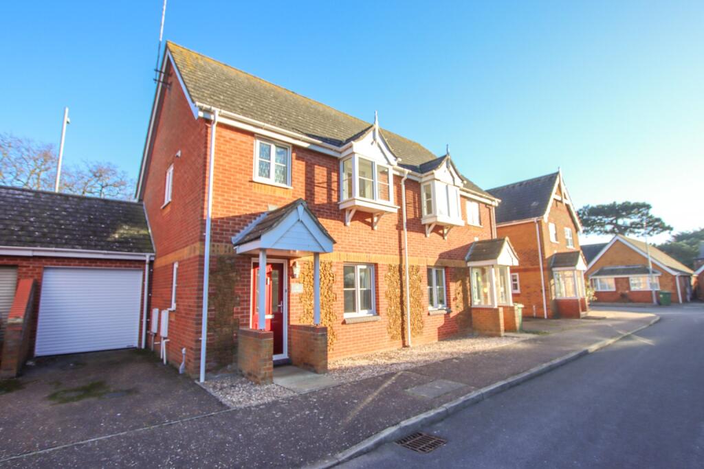 3 bedroom semidetached house for sale in Valentine Court, Hunstanton, PE36