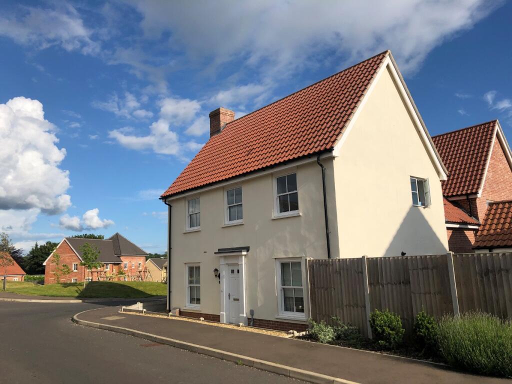 4 bedroom link detached house for sale in Avocet Avenue, Hunstanton, PE36