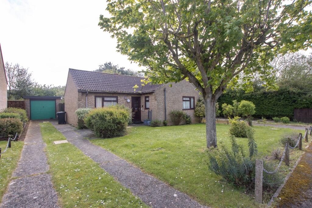 2 bedroom detached bungalow for sale in Anne's Drive, Hunstanton, PE36
