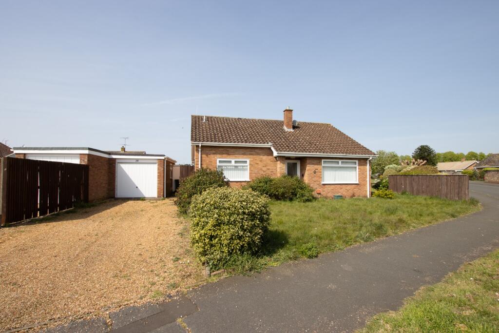 3 bedroom detached bungalow for sale in Strickland Avenue, PE31