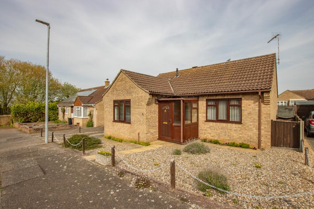 2 bedroom detached bungalow for sale in Sarahs Road, Hunstanton, PE36