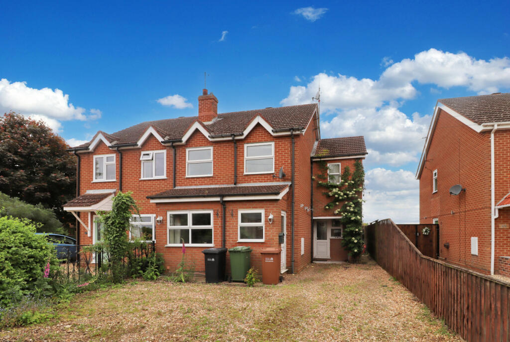 3 bedroom semidetached house for sale in School Road, Terrington St