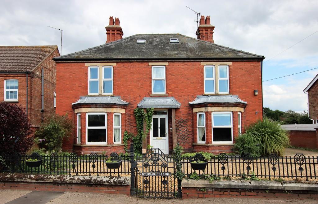 5 bedroom detached house for sale in Hunstanton Road, Dersingham, PE31