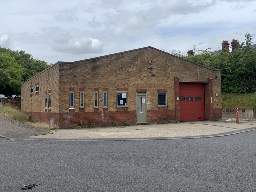 Light industrial facility to lease in Station Road Industrial Estate