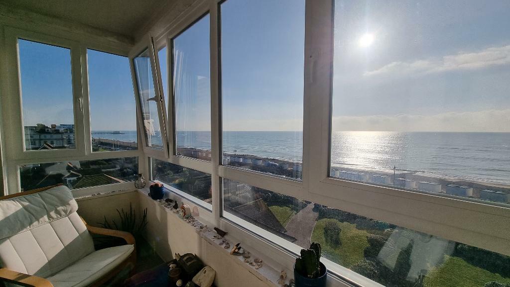 2 bedroom apartment for sale in West Parade, Worthing, BN11 3PL, BN11