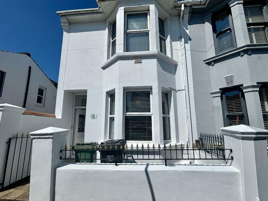 3 bedroom end of terrace house for rent in Molesworth Street, Hove, BN3