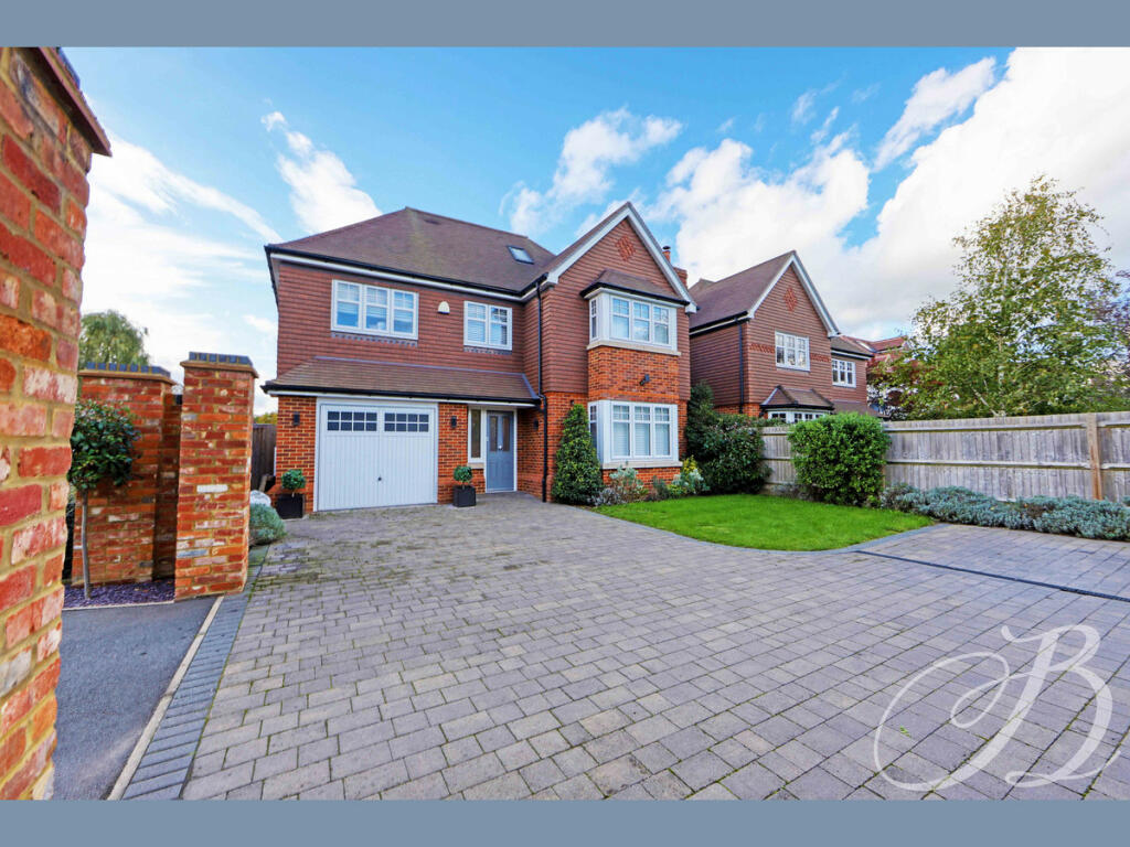 5 bedroom detached house for sale in Kinghorn Park, Maidenhead, SL6