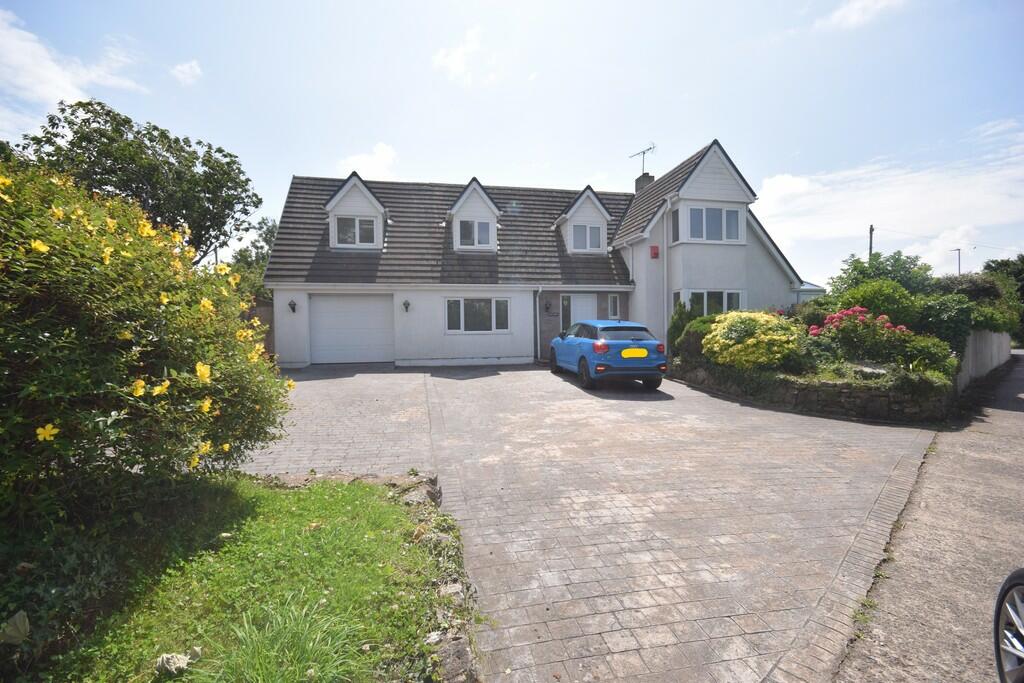 4 bedroom detached house for sale in Long Lane, BarrowinFurness, LA13