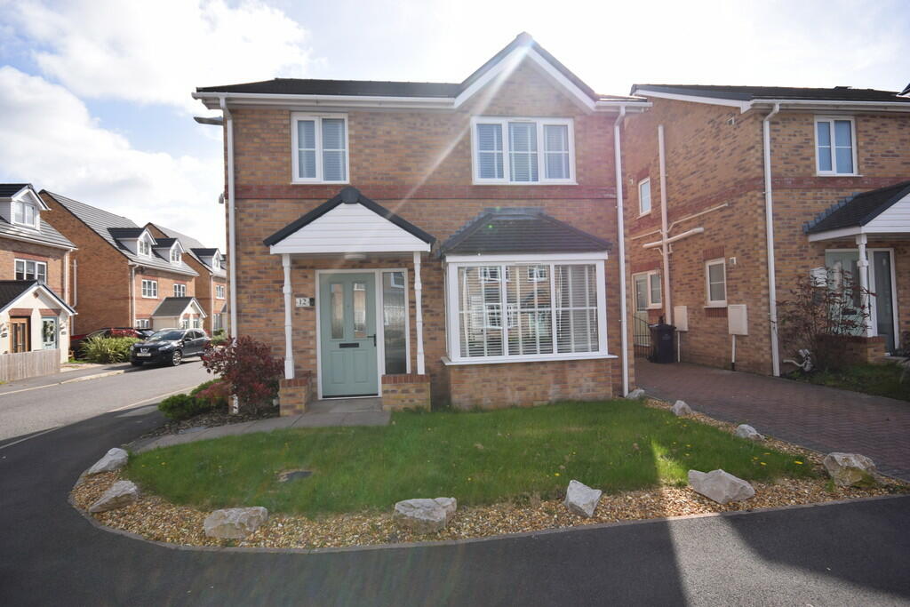 3 bedroom detached house for sale in Featherstone Crescent, Barrowin