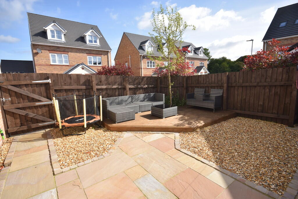 3 bedroom detached house for sale in Featherstone Crescent, Barrowin