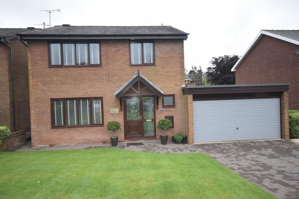 4 bedroom detached house for sale in Holbeck Park Avenue, Barrowin