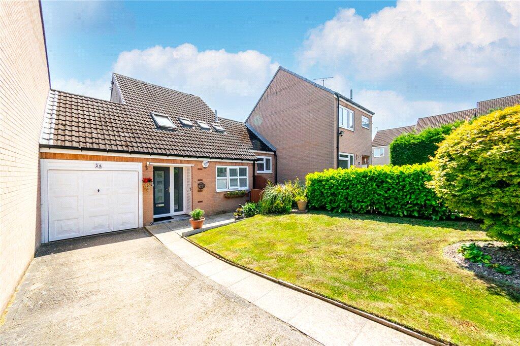 3 bedroom link detached house for sale in Woodcross Fold, Morley, Leeds