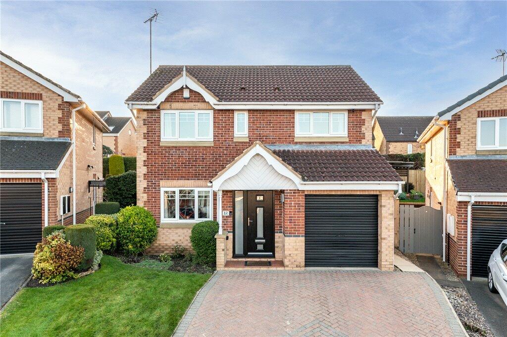4 bedroom detached house for sale in Shelley Close, Oulton, Leeds, West Yorkshire, LS26