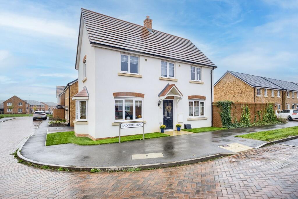 3 bedroom detached house for sale in Radcliffe Road, Tachbrook