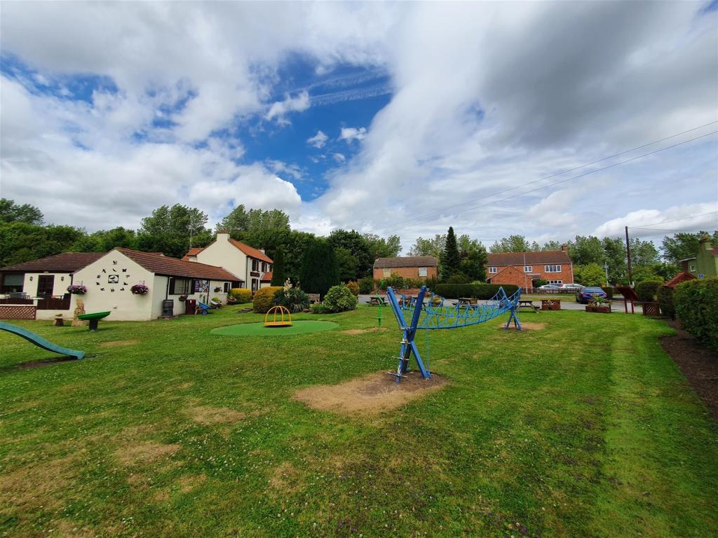 3 bedroom house for sale in House, Amcotts, North Lincolnshire, DN17