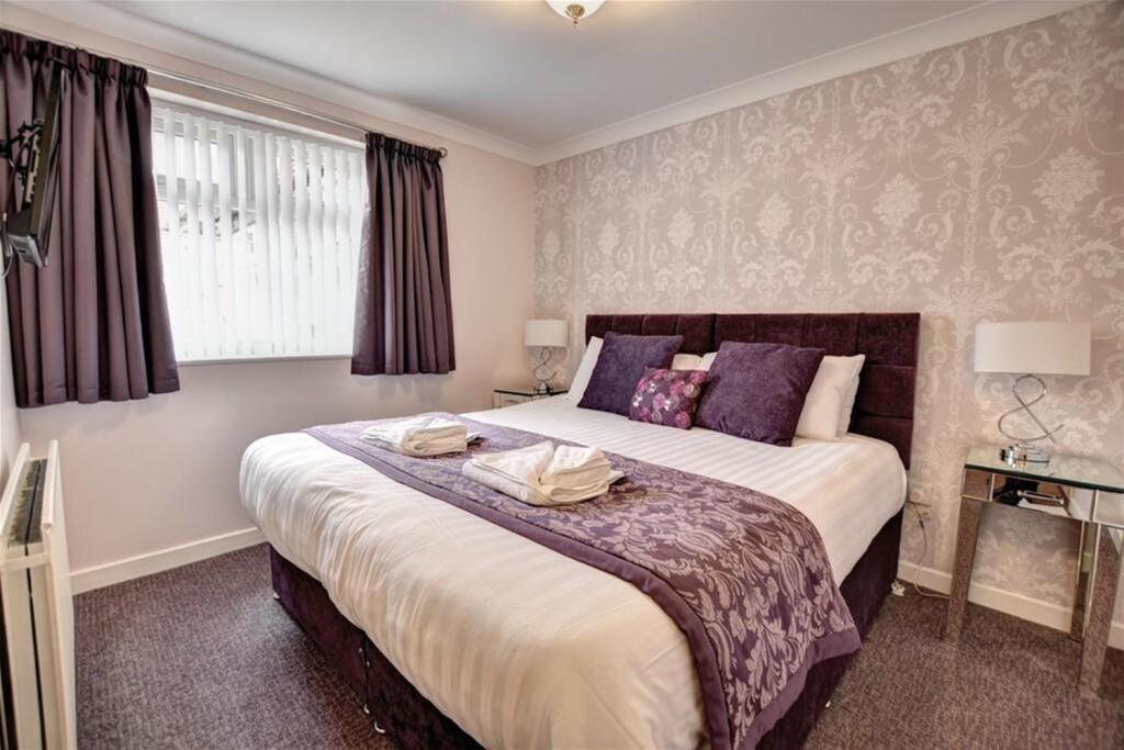 12 bedroom guest house for sale in Guest Houses and B&Bs, Seaburn, Tyne