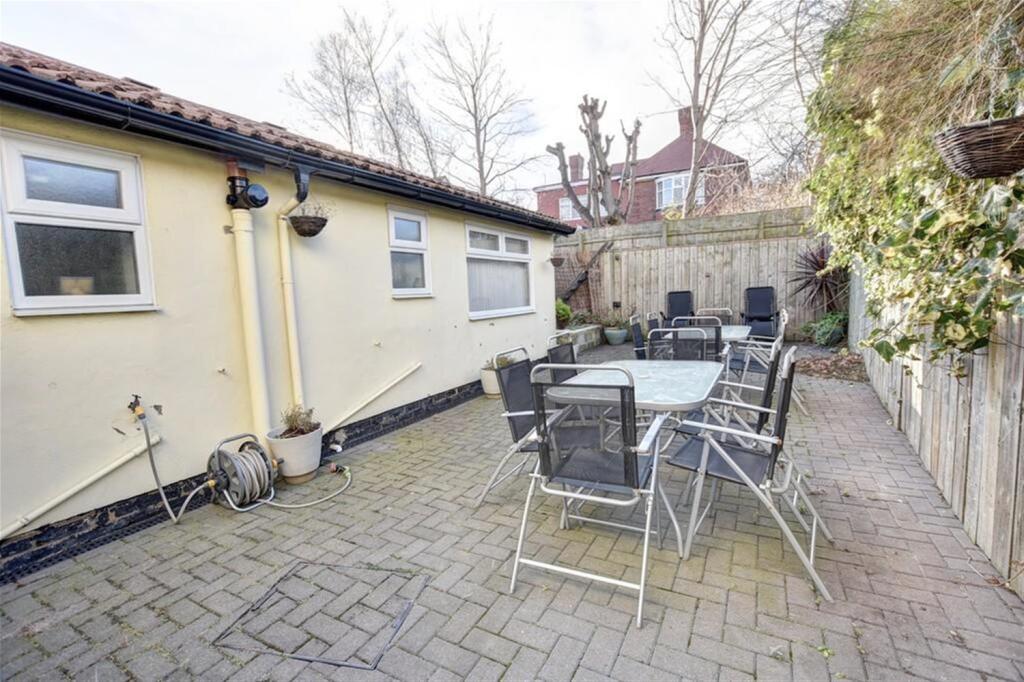 12 bedroom guest house for sale in Guest Houses and B&Bs, Seaburn, Tyne