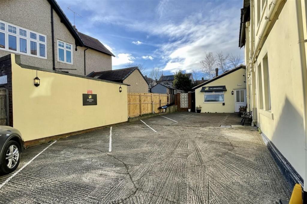 12 bedroom guest house for sale in Guest Houses and B&Bs, Seaburn, Tyne