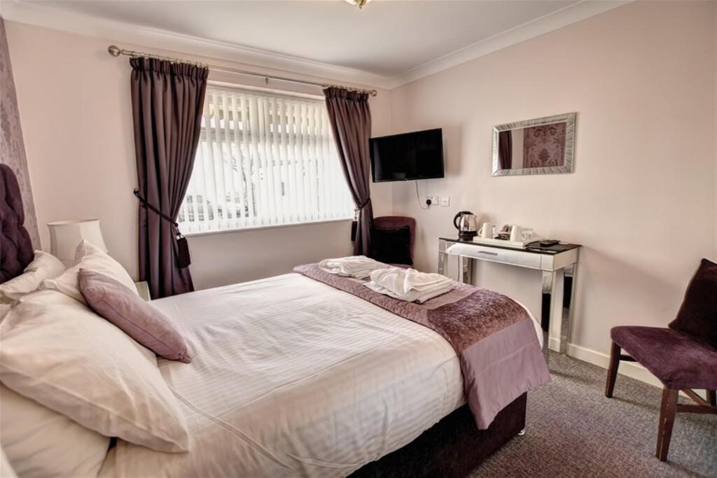 12 bedroom guest house for sale in Guest Houses and B&Bs, Seaburn, Tyne