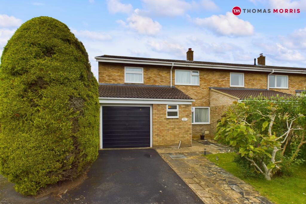 3 bedroom end of terrace house for sale in Elizabeth Way, Gamlingay