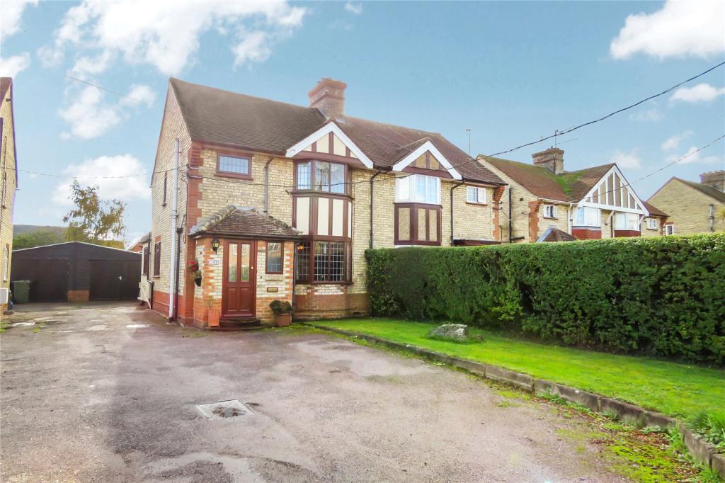 3 bedroom semidetached house for sale in Station Road, Lower Stondon
