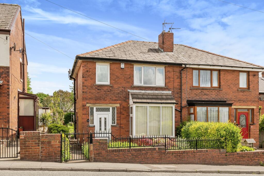 3 bedroom semidetached house for sale in New North Road, Heckmondwike