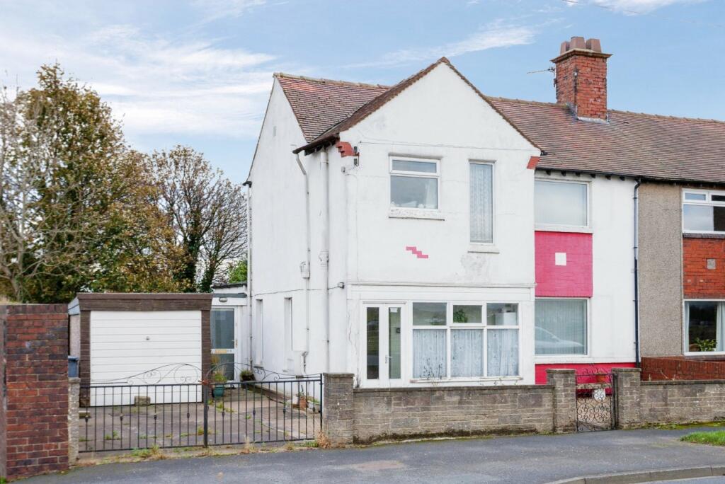 2 bedroom semidetached house for sale in Halifax Road, Scholes