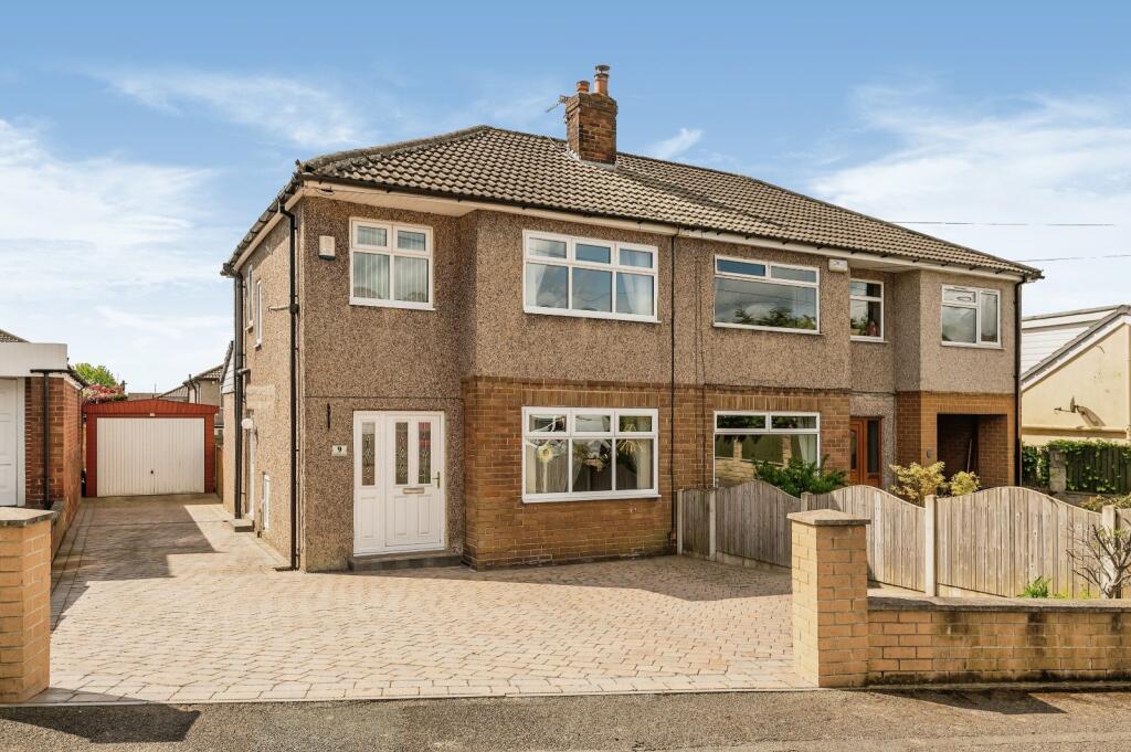 3 bedroom semidetached house for sale in Woodlands Drive, Gomersal