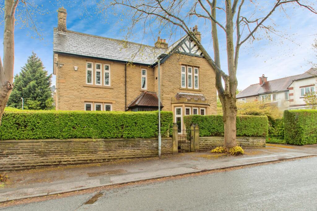 4 bedroom detached house for sale in Westcliffe Road, Cleckheaton, West