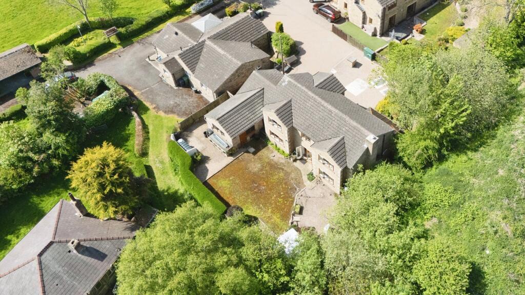 Main image of property: Tong Moor Side, Birkenshaw, Bradford, West Yorkshire, BD11